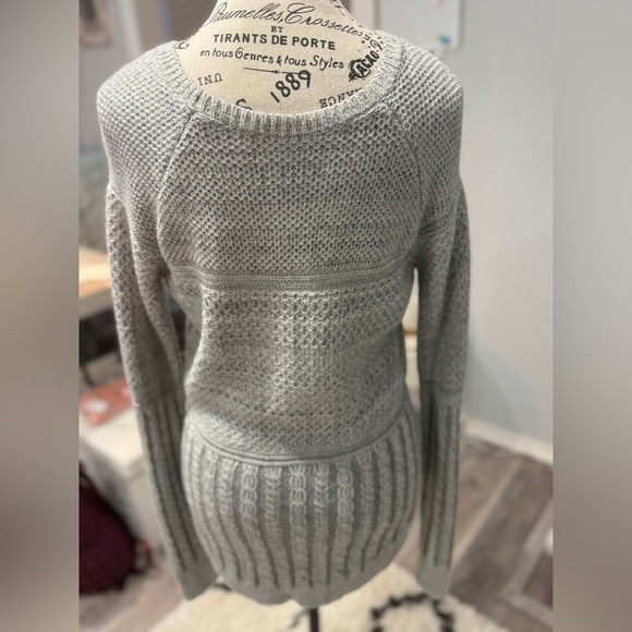 Athleta Merino Wool Blend Cable Knit Sweater Size Small - Picture 9 of 11
